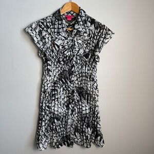 Sunny Leigh Accordion Pleated Short Sleeve Satin Tunic‎ Blouse Black/Gray Medium